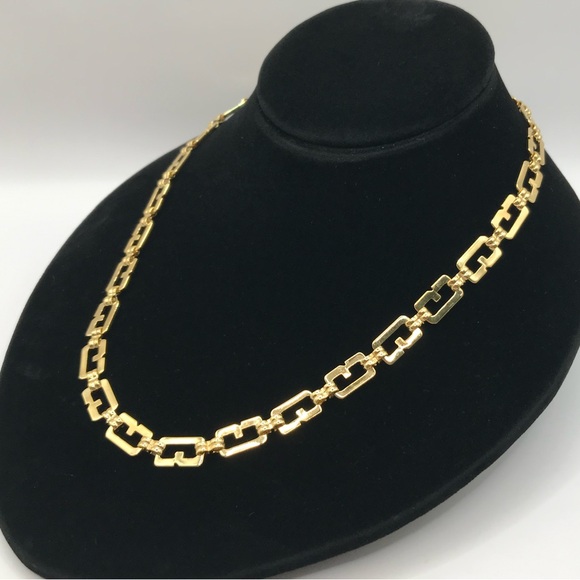 GIVENCHY Elegant Gold-Tone Collar Necklace - Picture 3 of 7